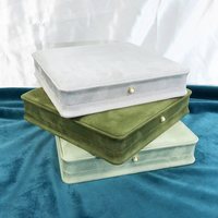 Herstellerdefiniertes Logo, grünes, samtgefüttertes, quadratisches, geprägtes Schmuck-Display-Box-Set für Halsketten und Ohrringe mit Schnalle