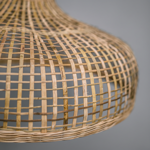 Plafonnier en bambou fabriqué à la main offrant une apparence unique et un design durable pour les intérieurs modernes - Product Image 1