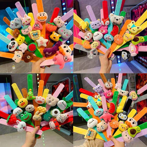 Braccialetto in peluche a forma di cartone animato, braccialetto a schiaffo girasole, bambola <span class=keywords><strong>panda</strong></span> - Regalo perfetto per studenti, coppie |   Giocattoli di Peluche a Forma di Cartoni Animati - Product Image 2