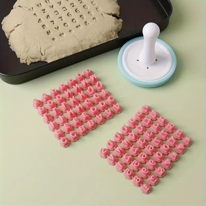 Ensemble de 2 emporte-pièces en plastique durable avec chiffres de l'alphabet Biscuit Fondant Décoration Outils de cuisson Tampon Presse Pet Cat Cake - Product Image 4