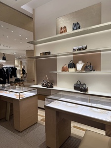 ชั้นวางรองเท้าติดผนังไม้แบบประหยัดพลังงาน กันน้ำ ทันสมัย พร้อมไฟ LED จาก <span class=keywords><strong>ONI</strong></span> Shopfitting สำหรับร้านขายรองเท้า  สามารถปรับแต่งได้สำหรับใส่กระเป๋า - Product Image 3