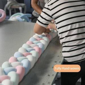 Barrière <span class=keywords><strong>de</strong></span> <span class=keywords><strong>lit</strong></span> tressée pour tout-petits, pare-chocs <span class=keywords><strong>de</strong></span> berceau pour bébé, coussin long noué, literie douce en peluche pour chambre d'enfant, barrière <span class=keywords><strong>de</strong></span> sécurité rose macaron - Product Image 5