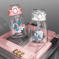 Bouteille d'eau en plastique PP de 600 ml avec motif de dessin animé, couvercle à rabat et paille, anti-fuite, portable, pour usage quotidien, pour boire directement