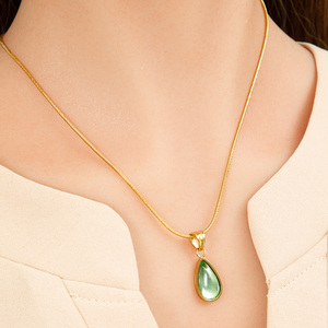 YF5217 정교한 패션 그린 반투명 물방울 펜던트 목걸이 18k 금 도금 방수 스테인리스 스틸 - Product Image 5