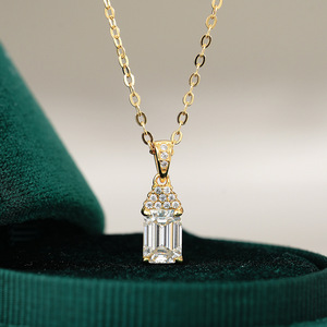 Của phụ nữ Sterling Silver 925 mặt dây chuyền 14K mạ vàng hình chữ nhật ngọc lục bảo với đầy đủ moissanite Inlay - Product Image 2