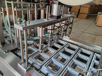 Machine automatique de remplissage et de scellage de gobelets pour le café, le chocolat, le sucre, le miel et le yaourt.