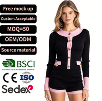 Combinaison courte en tricot color block noir et rose pour femme, col rond, boutons dorés, manches longues, style vintage preppy, combinaison d'automne