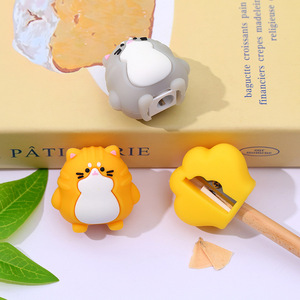 Taille-crayon <span class=keywords><strong>mécanique</strong></span> de style dessin animé, mignon, résistant aux chutes, petit et portable pour étudiants, avec embout de crayon 3D en forme d'animal mignon - Product Image 3