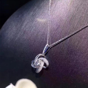 Collana con Ciondolo a Fiore di Prugna per Donne, Catena con Charm Floreale Scintillante, Gioiello di Moda per Uso Quotidiano, Regalo - Product Image 3