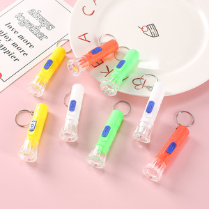 Mini lampe torche LED portable pour enfants en plastique, ultra-fine, fonctionnant sur piles, avec porte-clés - Product Image 3