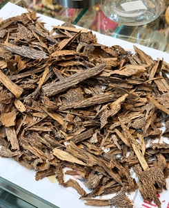 Copeaux d'agarwood naturel de qualité supérieure, à combustion lente, à forte teneur en huile, éclats de bois bruts, arôme doux pour l'encens et l'artisanat - Product Image 4