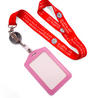Lanyard Personalisasi MOQ Rendah, Gantungan ID Retraktil Lucu Motif Babi Stroberi dengan Tali Lanyard, Tempat Kartu ID Plastik Kawaii