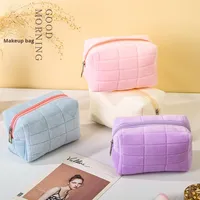 Tas Makeup Mewah Sederhana Berbulu Lembut dengan Ritsleting, Kapasitas Besar, Praktis, Tas Kosmetik Penyimpanan Perlengkapan Mandi Motif Kotak-Kotak Berkualitas Tinggi