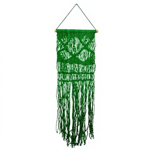Décoration murale moderne en macramé rouge 2026, suspension en coton noué pour salon, chambre et entrée - Product Image 1