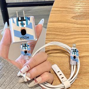 Ensemble de 5 coques de téléphone avec motif de silhouette arrière de Messi + kit de protection du chargeur, adapté aux séries Iphone11-17 - Product Image 2