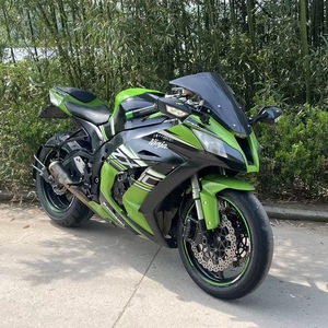 Motocicleta Deportiva <span class=keywords><strong>Kawasaki</strong></span> <span class=keywords><strong>ZX</strong></span>-<span class=keywords><strong>10</strong></span> de 1000cc Usada, Ideal para Conducción a Alta Velocidad y Entusiastas de las Pistas - Product Image 1