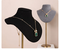 Présentoir de vitrine haut de gamme en métal pour colliers et bijoux, avec support de présentation en forme de cou