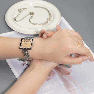 นาฬิกาข้อมือผู้หญิงทรงสี่เหลี่ยมบางเฉียบ ควอตซ์ สแตนเลสสตีล กันน้ำ ดีไซน์มินิมอล ขายส่งจากโรงงาน ราคาถูก - Product Image 2