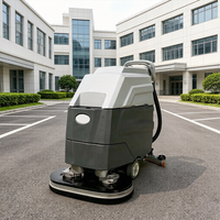 Autolaveuse commerciale autoportée avec moteur d'aspiration puissant pour le nettoyage des sols de supermarchés et centres commerciaux, nettoyeur de sols manuel.