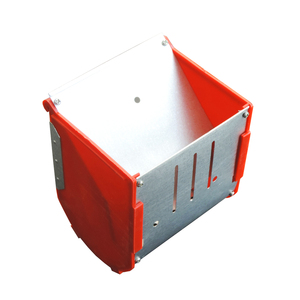 Abbeveratoio e Mangiatoia Rossa per Conigli da Allevamento - Product Image 2