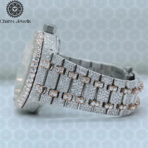 Montre-bracelet élégante de qualité supérieure avec diamants, idéale pour le bureau, les occasions décontractées, les événements et les fêtes. Disponible à la vente. - Product Image 3