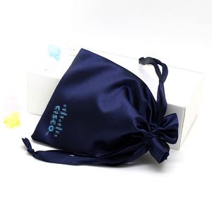 Sac à poussière en satin de soie de différentes couleurs, pochette d'emballage pour perruque, sac cadeau à cordon - Product Image 1
