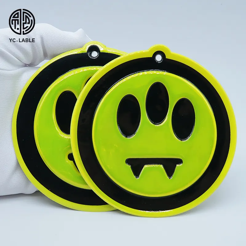 Logotipo de cara sonriente 3D personalizado de fábrica, etiqueta de ropa de TPU fluorescente para planchar