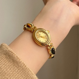 Montre-bracelet à quartz vintage pour femme, édition personnalisée de luxe, boîtier ovale compact en alliage, style rétro-chic, bijou adorable - Product Image 6