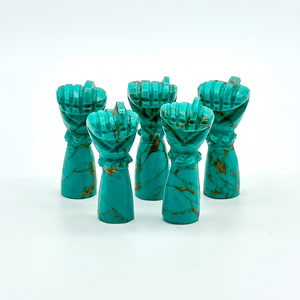 Talla en forma de mano turquesa de cobre, piedra en forma de punzón verde turquesa de 27mm, abalorio de puño de mano suelto para la fabricación de joyas - Product Image 1
