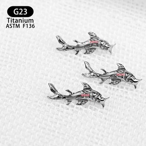 Piercing d'oreille en titane G23 F136 de qualité implantable, motif poisson-chat, longueur 10 mm, design animal, pour usage quotidien - Product Image 3