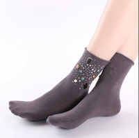 KT-T250087 femmes nouvelle mode hiver automne décontracté cristal chaussettes à la main gland perles paillettes strass gemme Harajuku bonneterie
