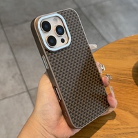 Étui de téléphone magnétique de texture de fibre de carbone mate de luxe pour iPhone 14 15 Pro Max 16 Plus couverture arrière antichoc de charge sans fil