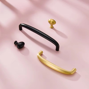 Poignées et boutons <span class=keywords><strong>de</strong></span> meuble <span class=keywords><strong>de</strong></span> salle <span class=keywords><strong>de</strong></span> bain noir mat et or, poignées d'armoire <span class=keywords><strong>de</strong></span> cuisine en laiton massif en forme d'arche pour tiroirs <span class=keywords><strong>de</strong></span> commode - Product Image 1