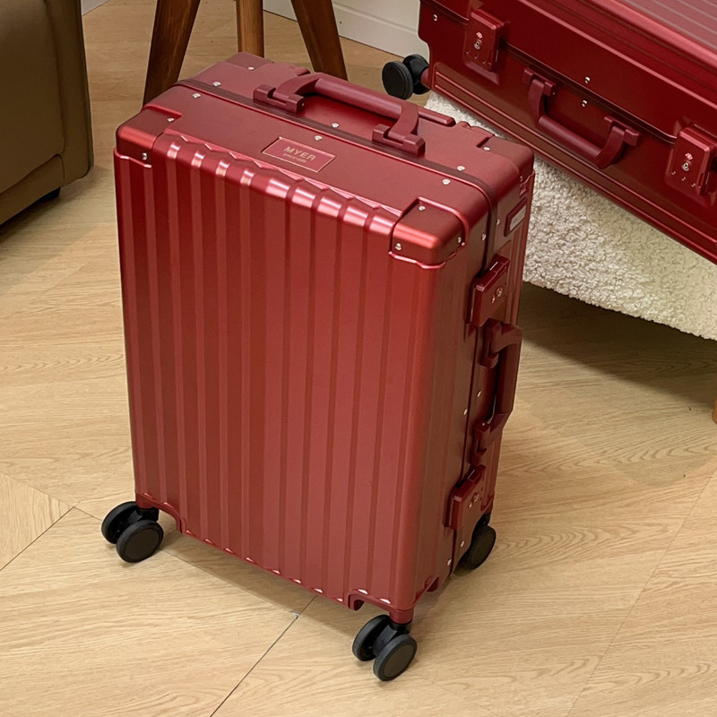 nouveau modèle riche en rouge