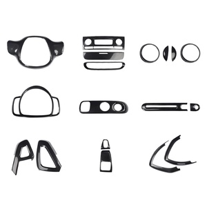 Accessoires pour véhicules à conduite à droite avec panneau de navigation décoratif noir à motif en fibre de carbone pour autocollant Benz SMARTfor two - Product Image 1