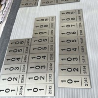 Plaques de numéros de chambre d'hôtel en acier inoxydable brossé argent/gris |   Signalétique d'hôtel intérieure personnalisable et écologique, garantie 3 ans