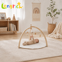 Gymnase pour bébé avec tapis, gymnase d'activités de développement à étages en bois, tapis de jeu avec jouets suspendus