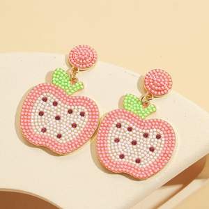 Bonbons couleur riz perle pomme boucles d'oreilles retour à l'école remise des diplômes cadeau de fête des enseignants pour les femmes Uionen 1801 - Product Image 3