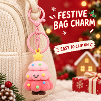 Porte-clés sapin de Noël floqué avec texture en peluche douce, design à double anneau et options de couleurs vert et rose, vente en gros