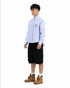 เสื้อเชิ้ตอ็อกซ์ฟอร์ดสีน้ำเงินเข้มทรงปกติ ดีไซน์อเนกประสงค์ในโทนสีน้ำเงินเด่นชื่อเสียง พร้อมโลโก้หนังนูนและลายปักด้านหลัง - Product Image 3