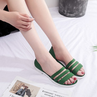 Sandales plates confortables pour femmes, nouvelles, élégantes, à semelle souple, style mule, plage, à enfiler, talon fermé, à bride unique, en PVC