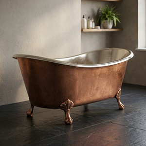 Baignoire ovale autoportante en cuivre, finition vieillie naturelle, intérieur nickelé, accents en bois, usage hôtelier de luxe, modèle CH-799 - Product Image 1