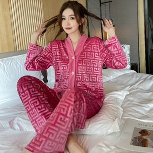 2024 nouvelle saison froide pyjamas or velours bébé velours <span class=keywords><strong>luxe</strong></span> chaud Homewear 2 pièces ensemble automne hiver velours Pijama pour les femmes - Product Image 3