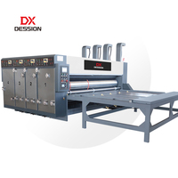 Machine semi-automatique d'impression et de découpe de boîtes en carton ondulé 3 couleurs, pour boîtes à pizza, impression flexo et découpe.