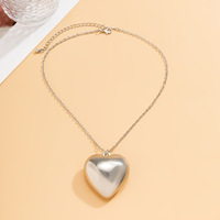 Vente en gros Plaqué or Amour Grand Coeur Pendentif Collier ras du cou Bijoux pour femmes