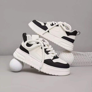 Chaussures décontractées pour hommes respirantes avec semelle épaisse effet rehausseur, style sportif tendance et polyvalent, chaussures en toile blanches - Product Image 5