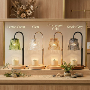 Lampada Scaldacandele Senza Fiamma Multicolore all'Ingrosso, Paralume in Vetro Sfaccettato Color Oro Champagne, Braccio Curvo Regolabile in Metallo con Base in Legno - Product Image 1