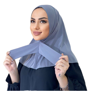Venta al por mayor de fábrica: Nuevo y práctico turbante de poliéster con diseño de botón en la barbilla para mujeres musulmanas, hiyab instantáneo Hegira para mujeres malayas e indonesias. - Product Image 1