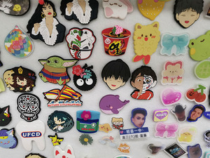 Nouveaux badges en PVC souple sur mesure de Chine, en gros, de haute qualité, magnétiques, en silicone, motifs cœur et chat, pour la décoration d'uniformes - Product Image 5