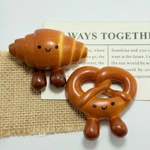 CHENXI Colgante de Bolso con Diseño Creativo de Pan de Simulación, Lindo y Divertido Modelo de Pan, Accesorio de Simulación de Comida, Llavero de Pan de Simulación para Bolso - Product Image 5